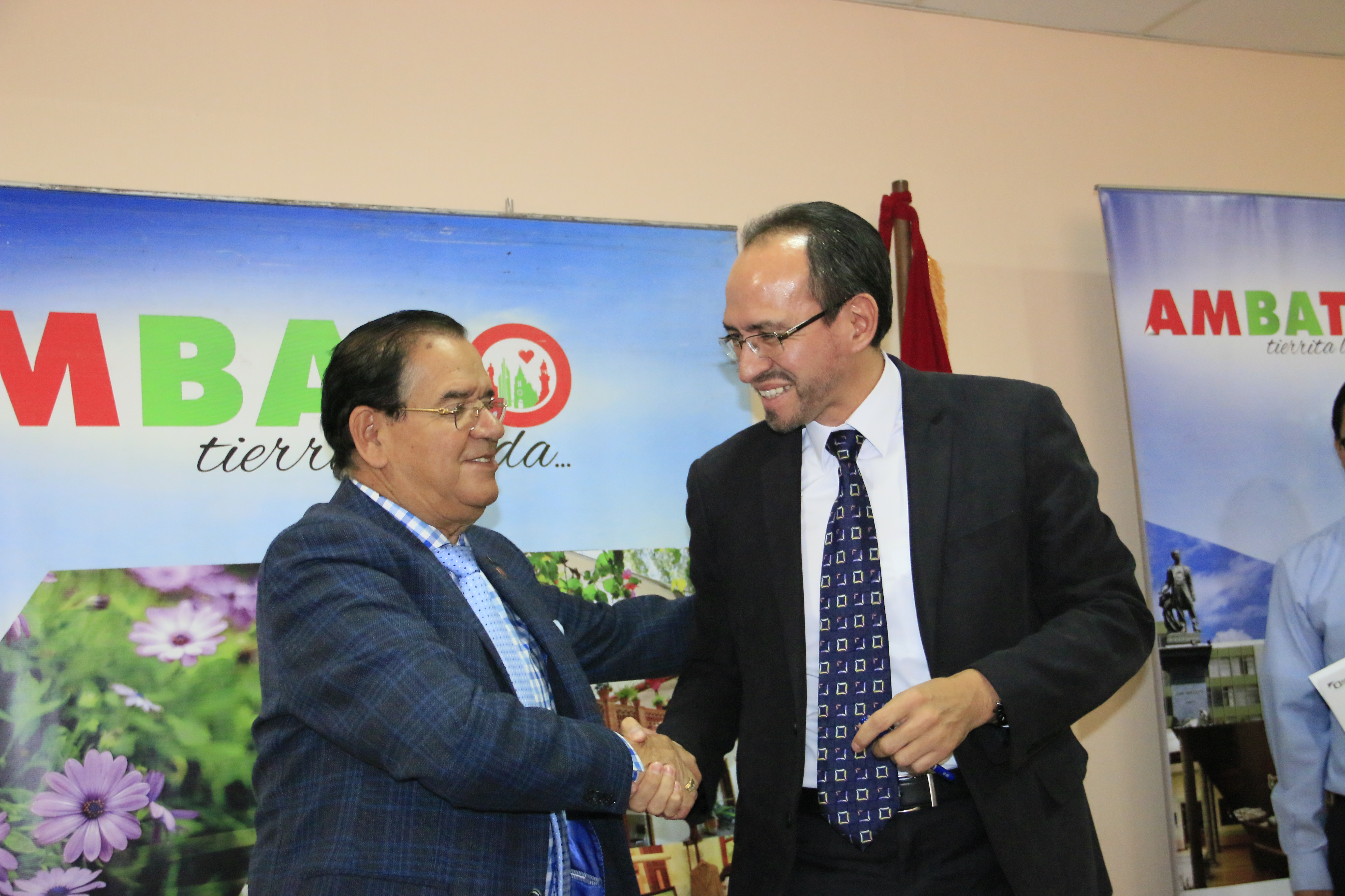Suscripción del Contrato “Complementación del Plan de Desarrollo y Ordenamiento Territorial al 2030 y Elaboración del Plan de Uso y Ocupación del Suelo del Cantón Ambato”